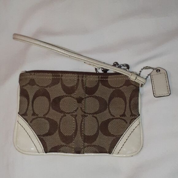 Coach C Wristlet White Patent Leather Older - Picture 2 of 4